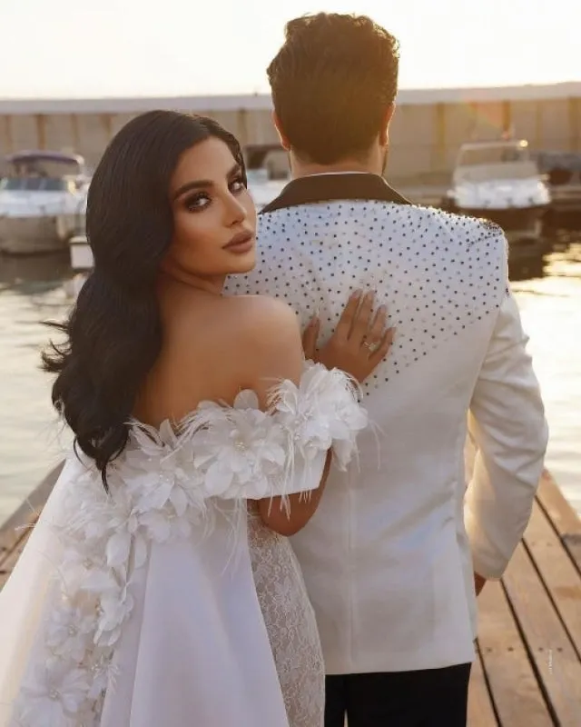 Elegant Off-the-shoulder Mermaid Bridal Gown Wedding Dresses with Lace